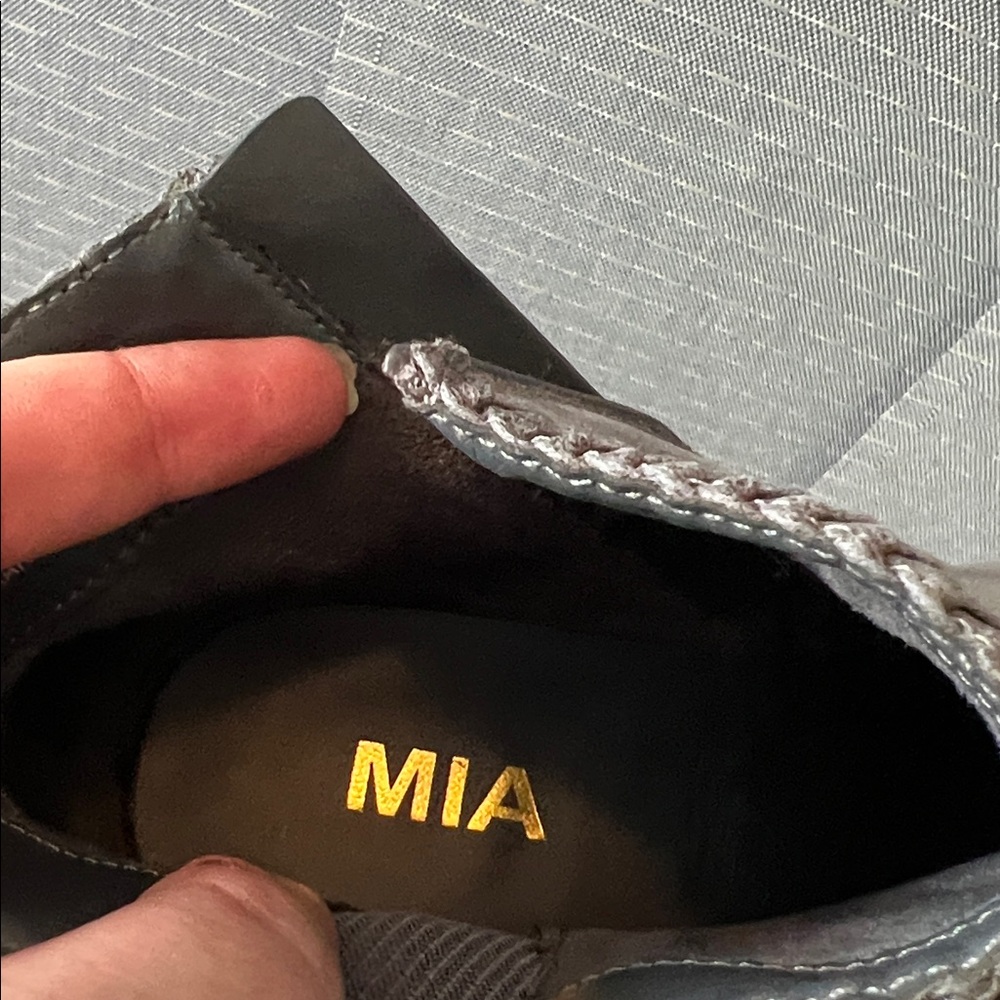 MIA Side Zip Ankle Booties - Picture 8 of 9